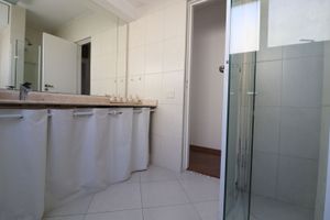Image 17 - 881727