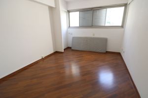 Image 10 - 881727