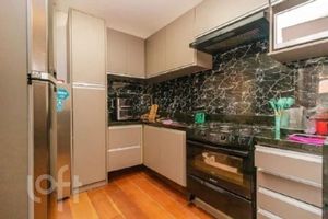 Image 1 - 881728