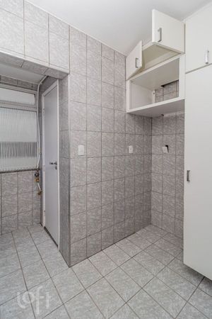 Image 19 - 881729
