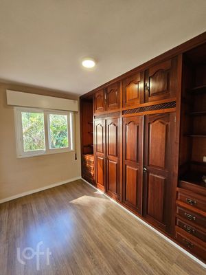 Image 10 - 881729