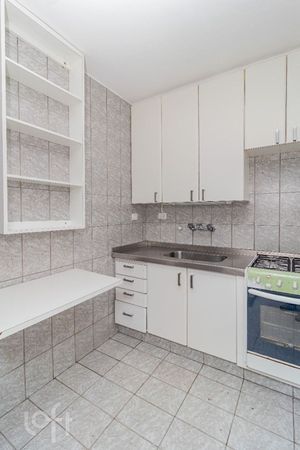 Image 18 - 881729