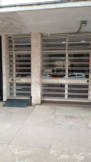 Image 19 - 881732