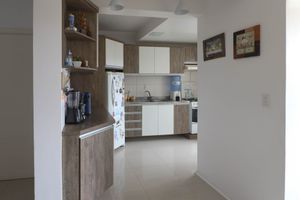 Image 7 - 881733