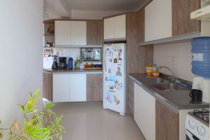 Image 8 - 881733