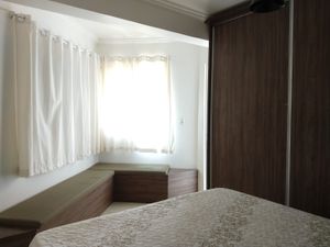 Image 18 - 881733