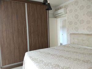 Image 19 - 881733