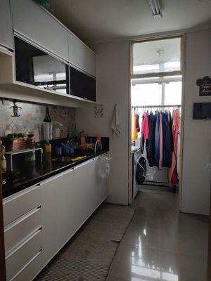 Image 1 - 881737
