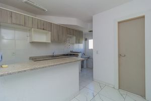 Image 16 - 881740