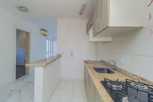 Image 18 - 881740