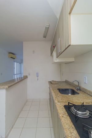 Image 22 - 881740