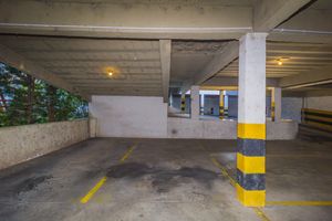 Image 23 - 881740