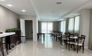 Image 14 - 881743