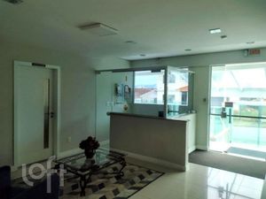 Image 13 - 881743
