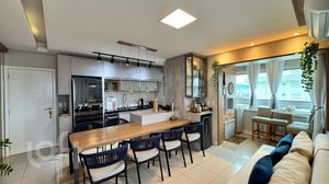 Image 4 - 881743