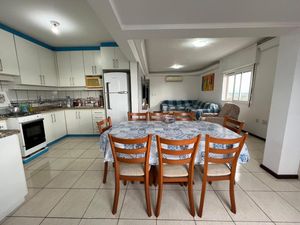 Image 3 - 881746