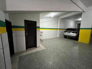 Image 10 - 881746