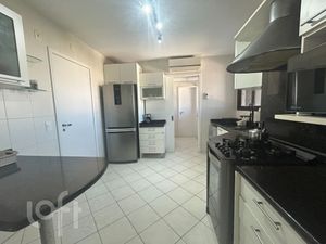 Image 19 - 881762