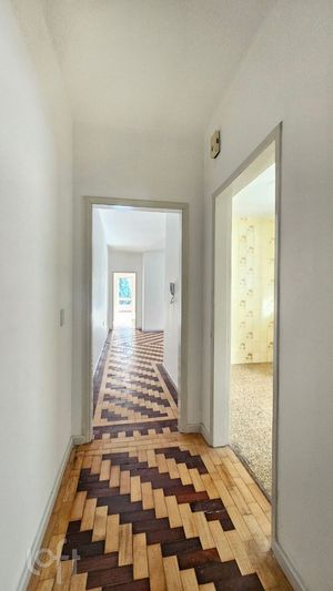 Image 12 - 881766