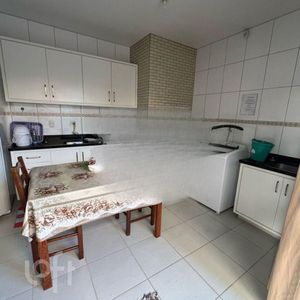 Image 10 - 881772