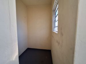 Image 9 - 881773