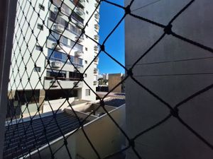 Image 15 - 881773