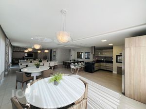Image 15 - 881774