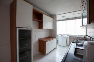 Image 9 - 881776