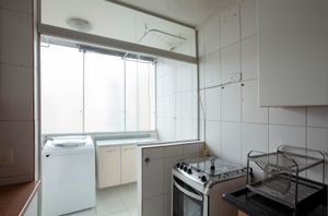 Image 12 - 881776