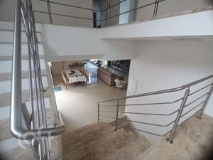 Image 11 - 881777