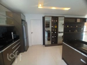 Image 8 - 881777