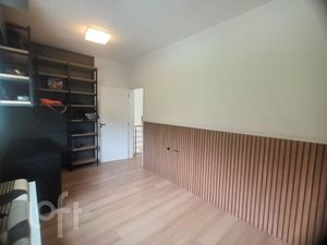 Image 15 - 881777