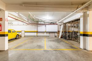 Image 33 - 881783