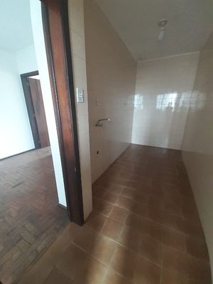 Image 3 - 881786