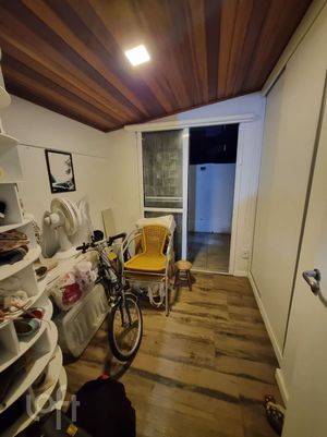 Image 6 - 881788