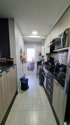 Image 7 - 881790