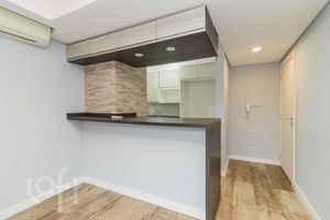 Image 4 - 881894