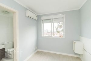 Image 11 - 881894