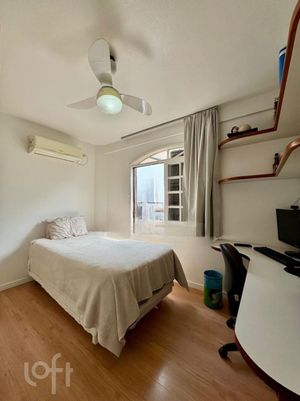 Image 9 - 881930