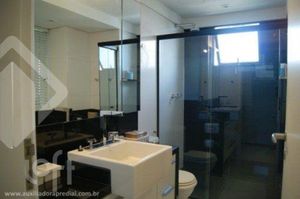 Image 9 - 881932