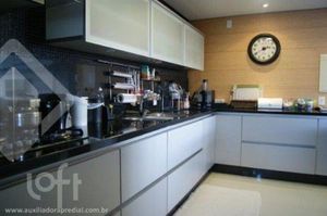 Image 4 - 881932