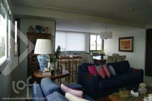 Image 17 - 881932