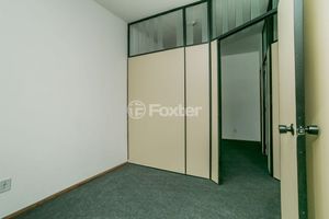 Image 10 - 881975