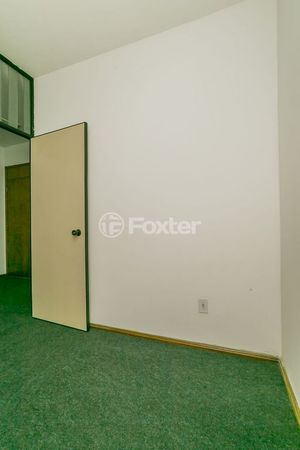 Image 6 - 881975