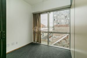 Image 11 - 881975