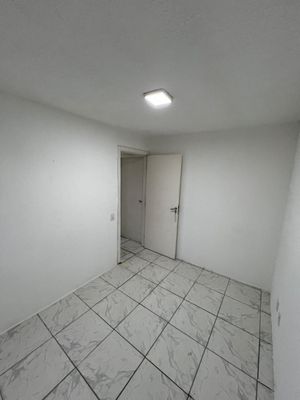 Image 4 - 881976