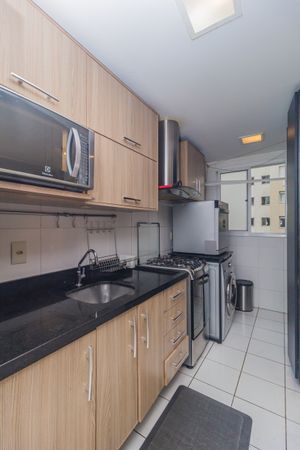 Image 18 - 881978