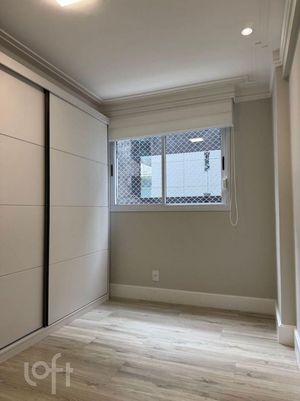 Image 21 - 882029