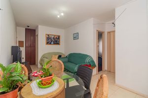 Image 4 - 882031