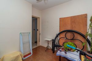 Image 5 - 882031